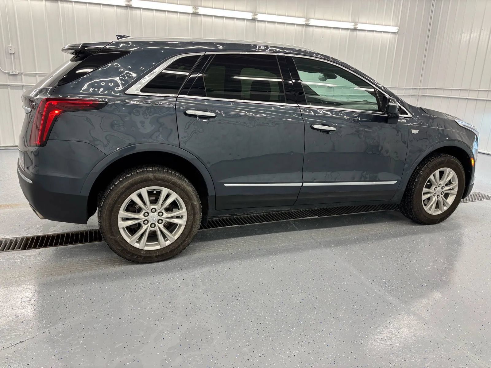 Used 2021 Cadillac XT5 Luxury FWD image 3