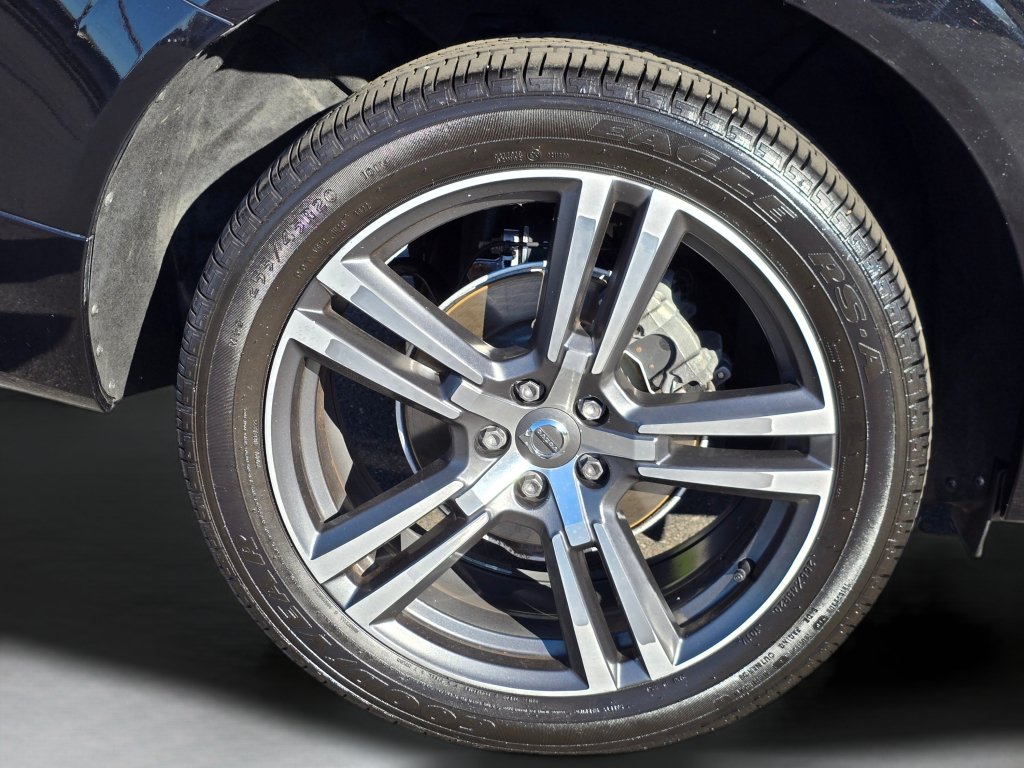 Used 2018 Volvo XC60 T5 Momentum w/ Convenience Package AWD/4WD image 28