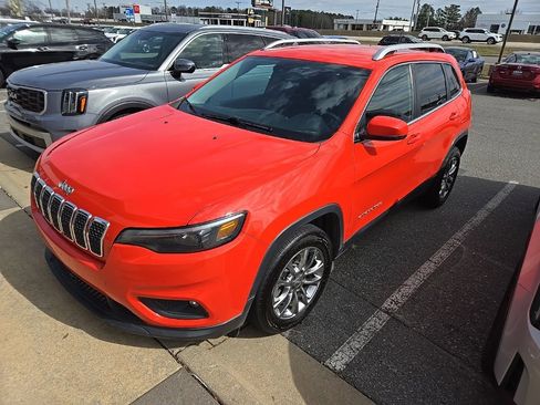 Used 2021 Jeep Cherokee Latitude Plus image 1