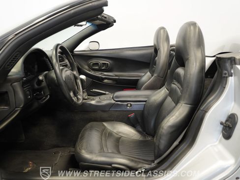 Used 1998 Chevrolet Corvette Convertible w/ Performance Handling Pkg RWD image 3