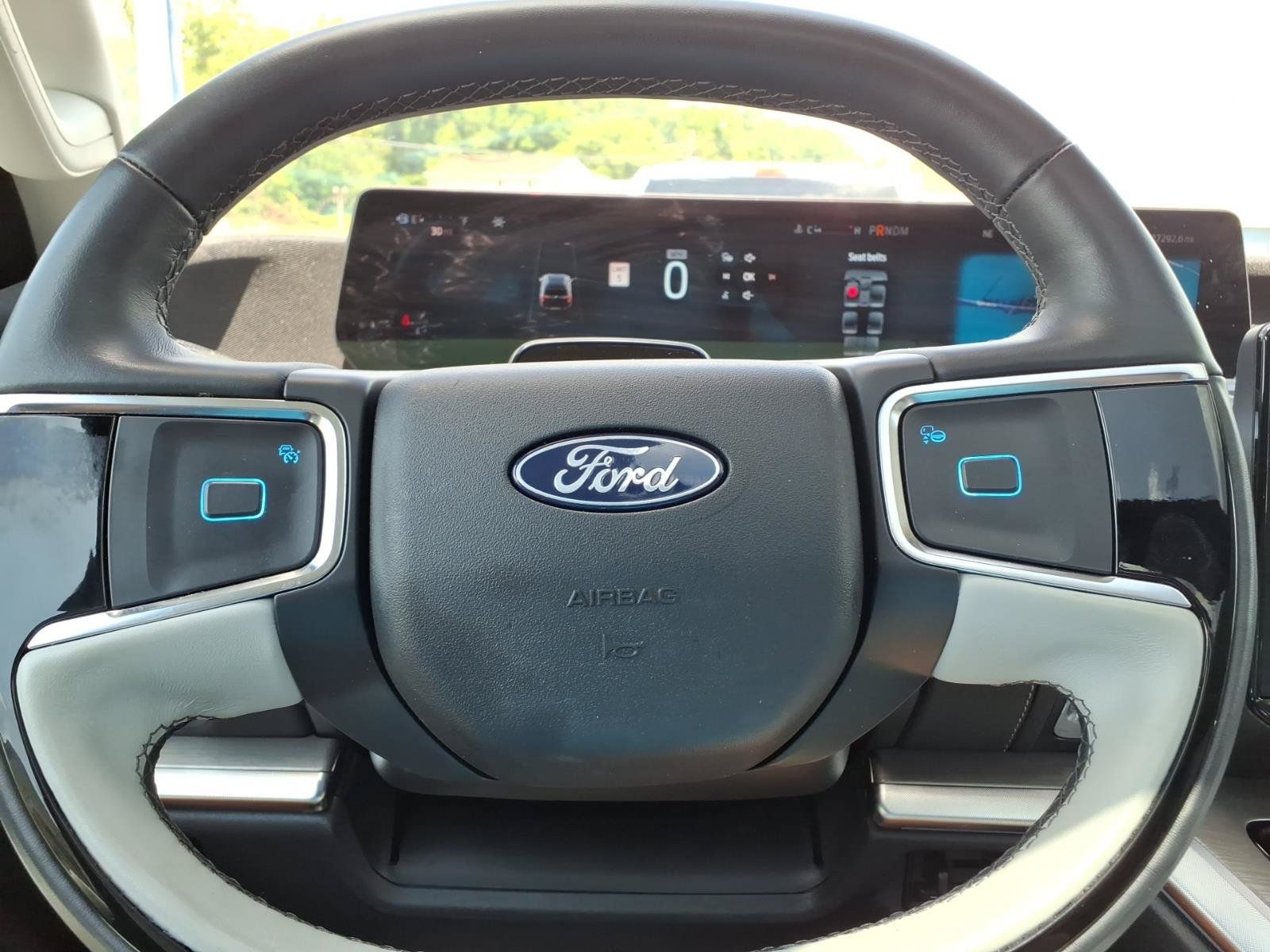 Used 2025 Ford Expedition Platinum AWD/4WD image 14