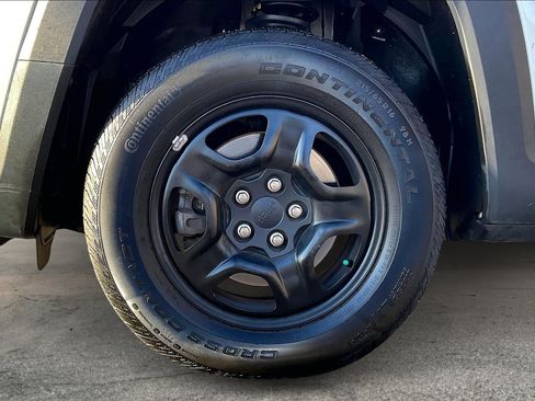 Used 2019 Jeep Renegade Limited w/ UConnect 8.4 Nav Group image 8