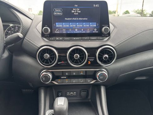 Used 2025 Nissan Sentra SV FWD image 17