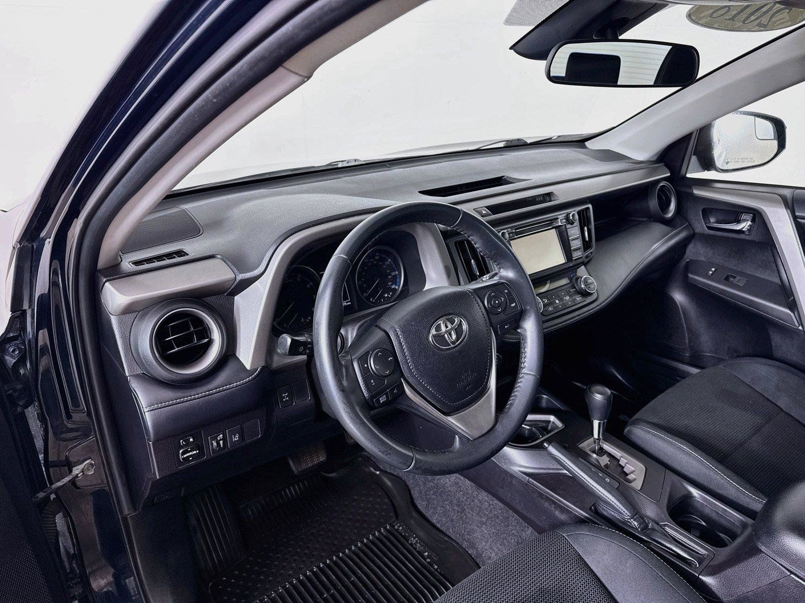 Used 2018 Toyota RAV4 XLE AWD/4WD image 23