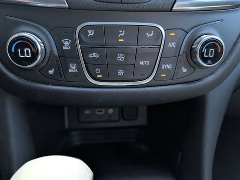 Used 2024 Chevrolet Equinox LT FWD image 20