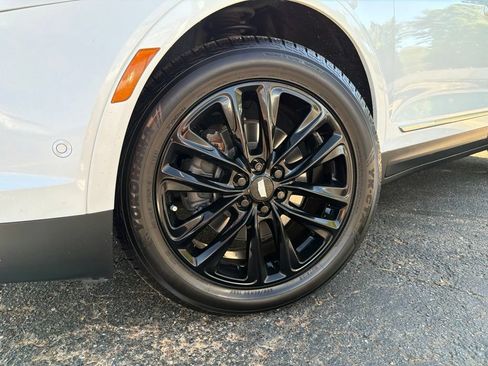 Used 2022 Cadillac XT5 Premium Luxury w/ Technology Package FWD image 2