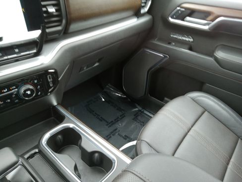 Used 2025 Chevrolet Silverado 1500 High Country w/ Z71 Off-Road Package image 22