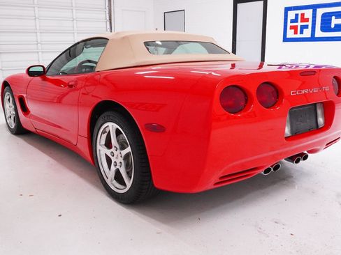 Used 2004 Chevrolet Corvette Convertible w/ Preferred Equipment Group image 7