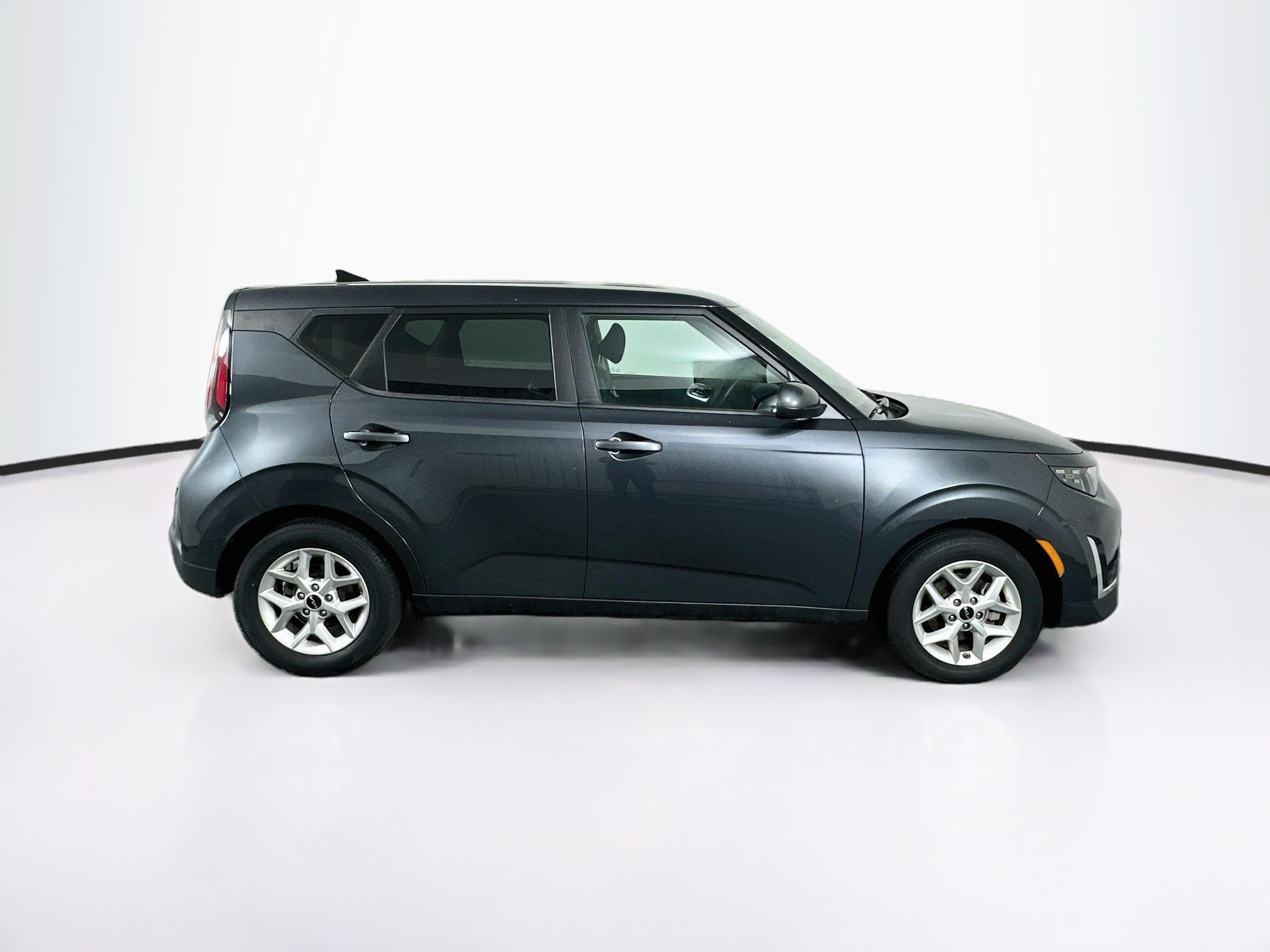 Used 2025 Kia Soul LX w/ LX Technology Package FWD image 10
