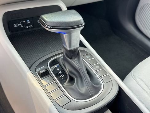 Used 2025 Hyundai Kona SEL AWD/4WD image 16