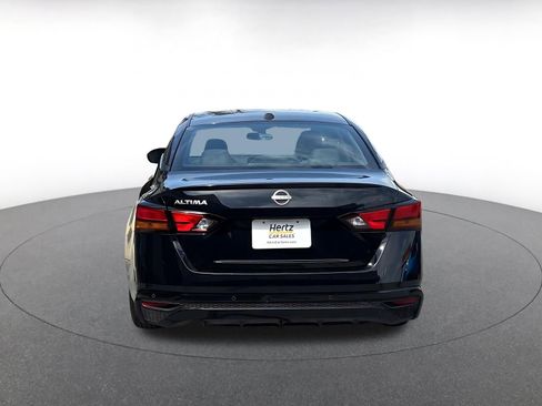 Used 2025 Nissan Altima 2.5 SV image 13