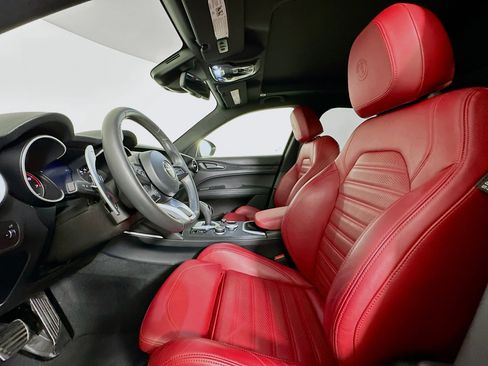 Used 2023 Alfa Romeo Stelvio Sprint RWD image 13