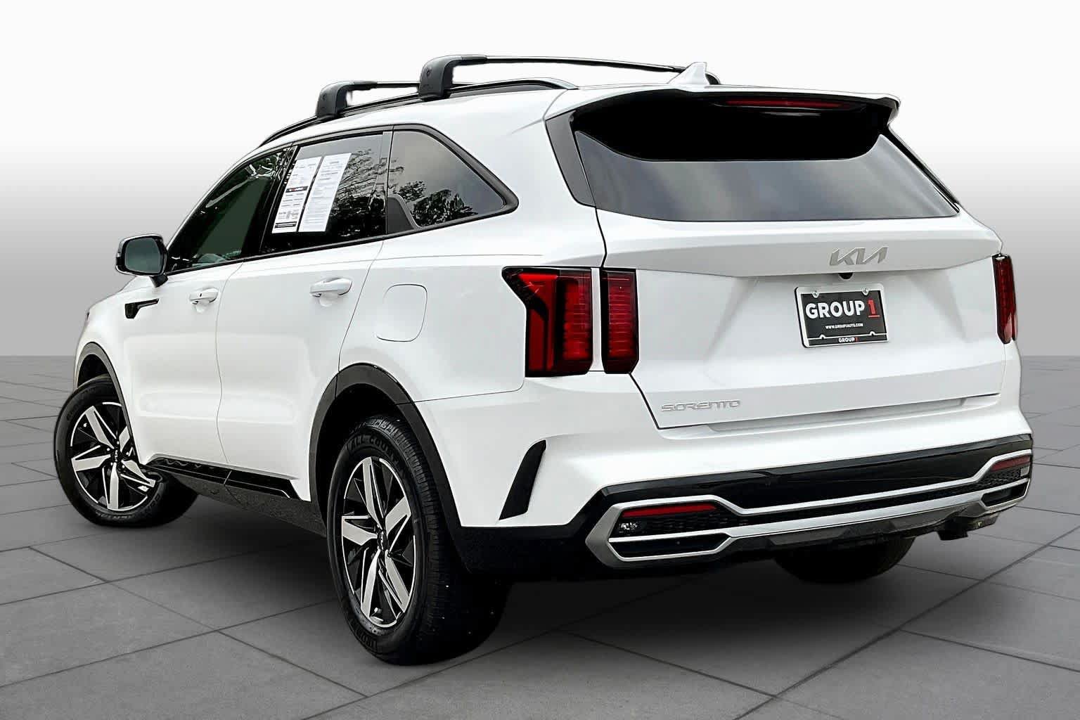 Used 2023 Kia Sorento EX w/ Panoramic Sunroof Package FWD image 12