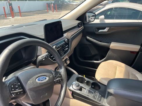Used 2020 Ford Escape Titanium AWD/4WD image 28