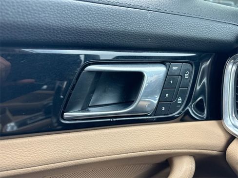 Used 2023 Porsche Panamera image 22