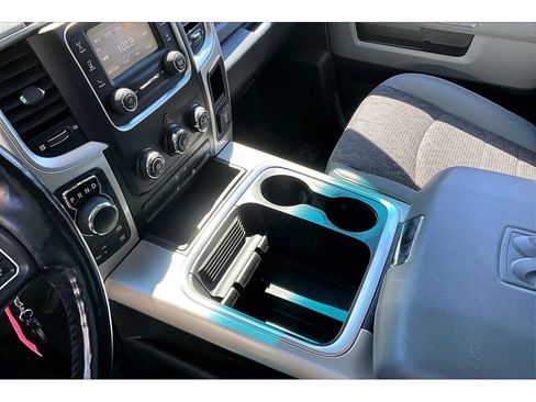 Used 2015 RAM 1500 Classic SLT w/ SLT Plus D←cor Group AWD/4WD image 17