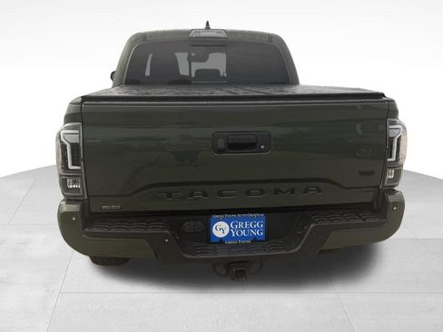 Used 2021 Toyota Tacoma TRD Sport w/ TRD Premium Sport Package AWD/4WD image 5