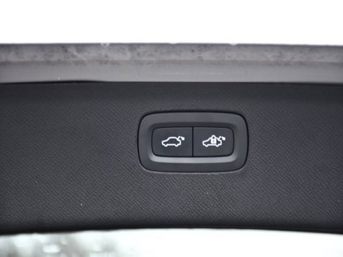 Certified 2025 Volvo XC90 B6 Plus image 22