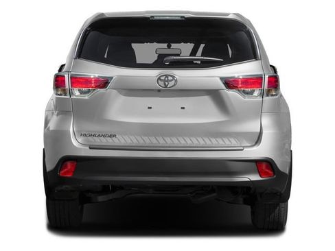 Used 2016 Toyota Highlander LE image 5