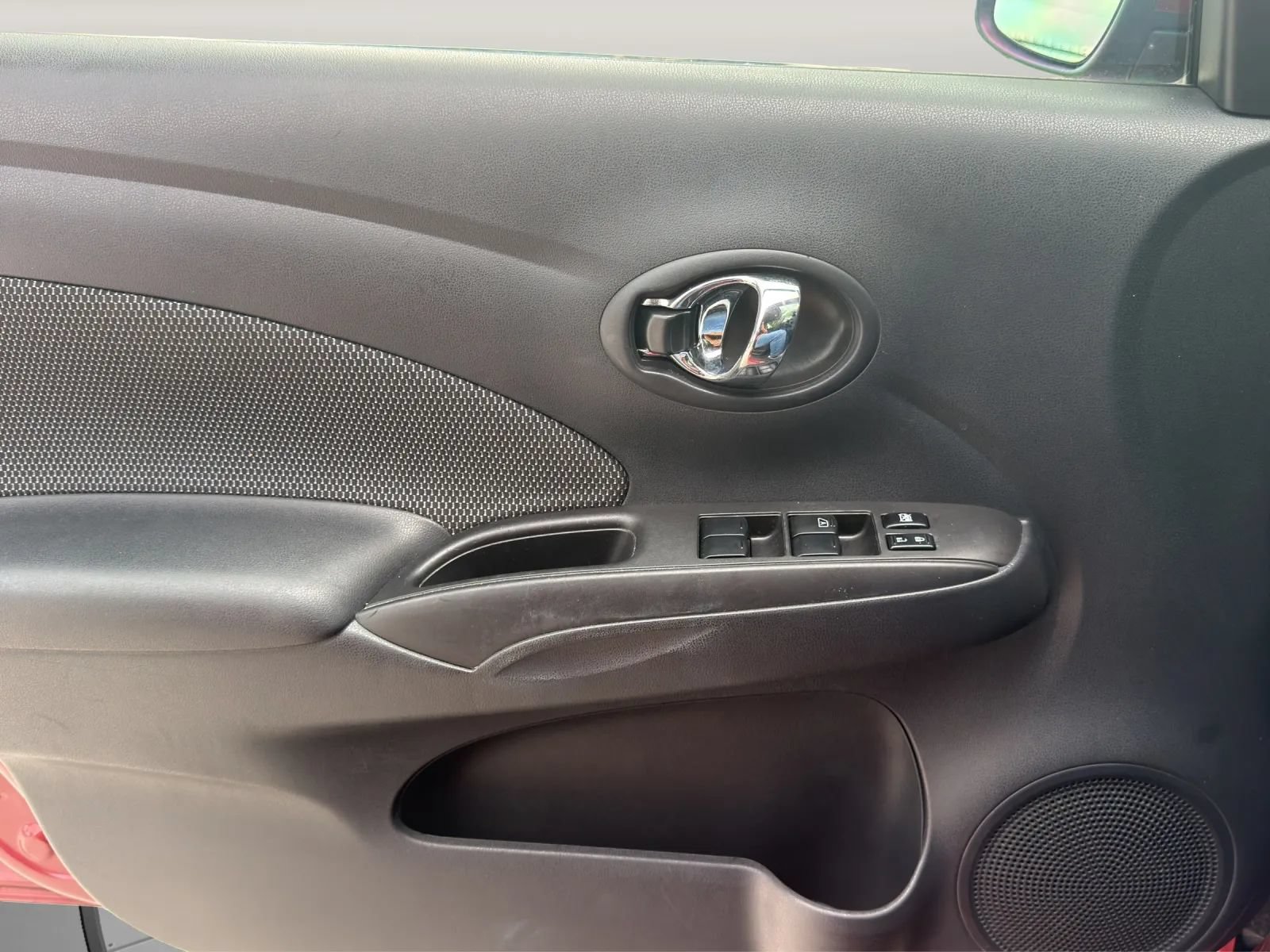 Used 2016 Nissan Versa SV FWD image 12