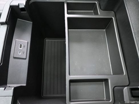 Used 2023 Chevrolet Suburban Z71 w/ Luxury Package image 38