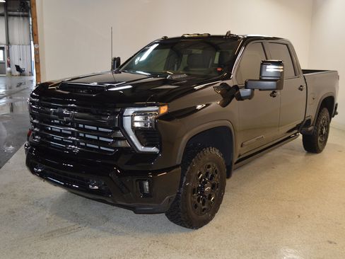 Used 2024 Chevrolet Silverado 2500 High Country w/ Midnight Edition image 7