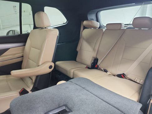 Used 2025 Buick Enclave Preferred w/ Power Package FWD image 11