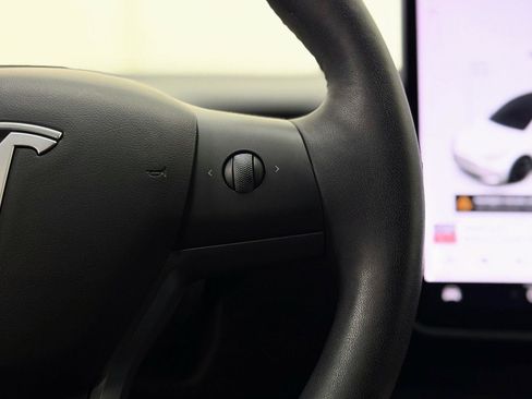 Used 2021 Tesla Model Y Long Range image 19