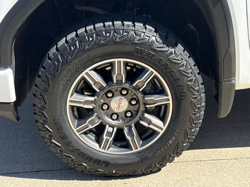 Used 2025 GMC Sierra 1500 AT4 AWD/4WD image 16