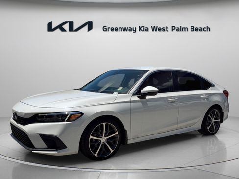Used 2023 Honda Civic Touring image 3