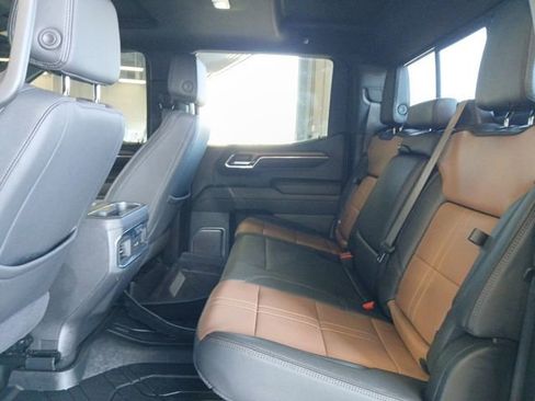 Used 2024 Chevrolet Silverado 1500 High Country w/ Technology Package image 4