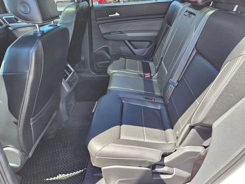 Used 2021 Volkswagen Atlas Cross Sport SE w/ Panoramic Sunroof Package FWD image 17