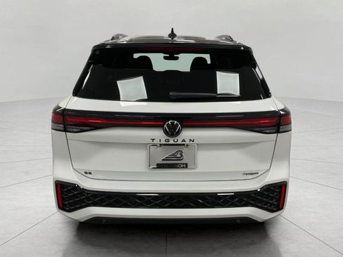 New 2026 Volkswagen Tiguan SE R-Line image 4
