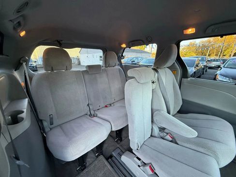Used 2013 Toyota Sienna LE FWD image 49
