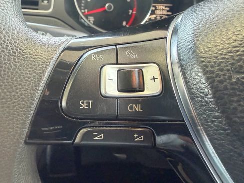 Used 2016 Volkswagen Jetta SE image 11