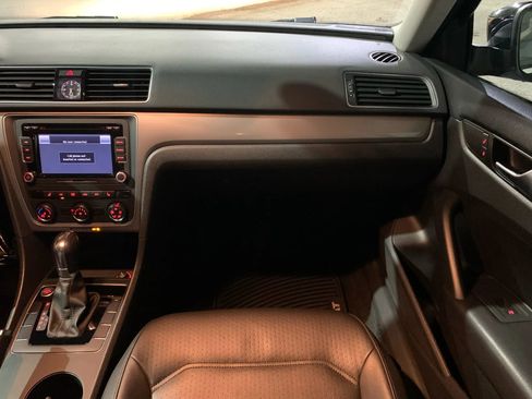 Used 2015 Volkswagen Passat 1.8T Limited Edition image 16