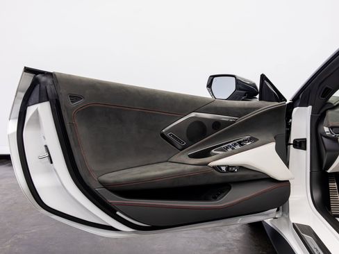 Used 2023 Chevrolet Corvette Stingray Premium Conv RWD image 35