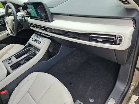 Used 2025 Lincoln Aviator Reserve AWD/4WD image 21