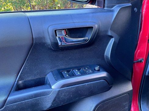 Used 2022 Toyota Tacoma TRD Sport AWD/4WD image 26