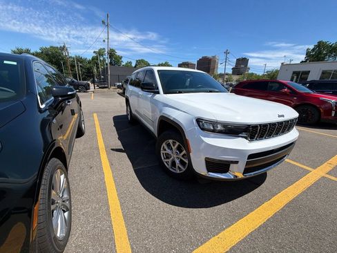 Used 2021 Jeep Grand Cherokee L Limited AWD/4WD image 5