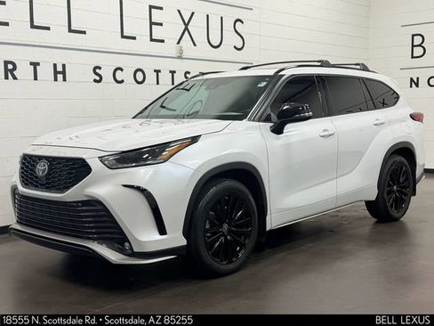 Used 2023 Toyota Highlander XSE FWD image 8