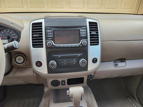 Used 2017 Nissan Frontier SV image 40