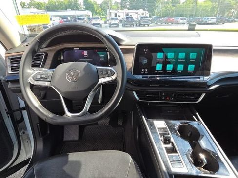 Used 2024 Volkswagen Atlas SEL AWD/4WD image 13
