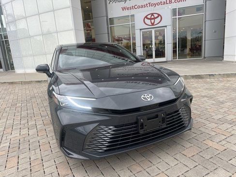 Used 2025 Toyota Camry XLE image 9