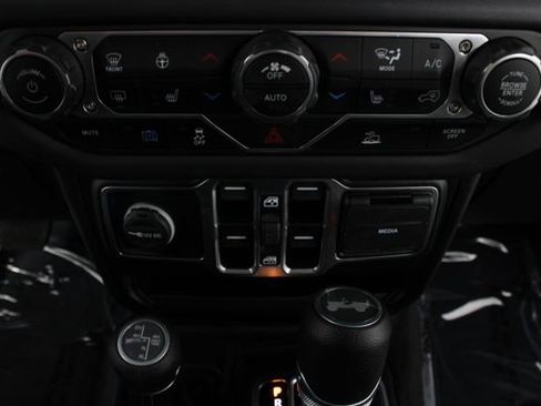 Used 2025 Jeep Wrangler Unlimited Sahara AWD/4WD image 6