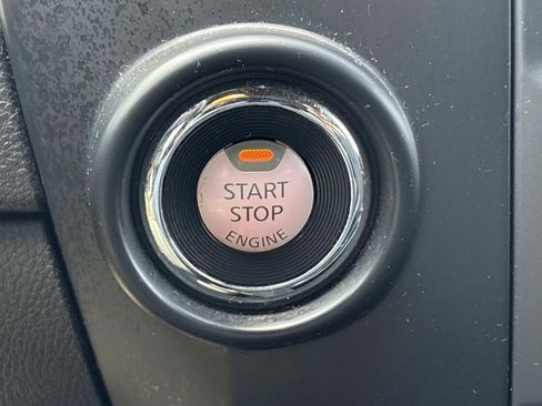 Used 2019 Nissan Titan SV w/ SV Convenience Package RWD image 34