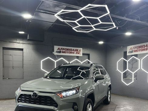 Used 2019 Toyota RAV4 XLE w/ Convenience Package AWD/4WD image 2
