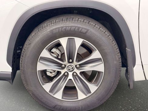 Used 2026 Toyota Highlander XLE AWD/4WD image 11