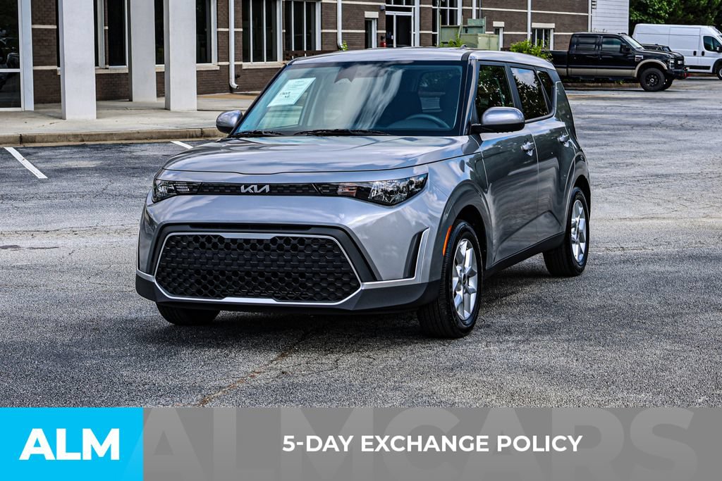Used 2025 Kia Soul LX w/ LX Technology Package FWD image 3