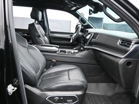 Used 2022 Jeep Wagoneer Series II image 47